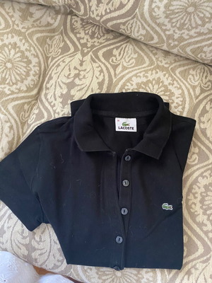 Μπλούζα polo Lacoste κοντομάνικη μαύρη size 38 μεταχειρισμένη, ελαφρώς φορεμένη