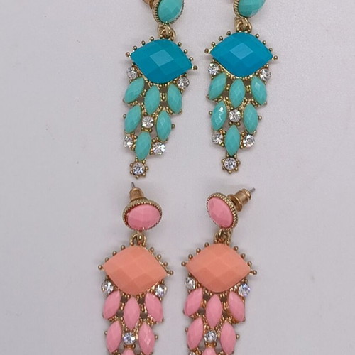 Stud earrings Antiques with beautiful colors, new