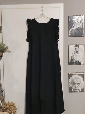 Maxi dress black like new, asymmetrical evaze with ruffles