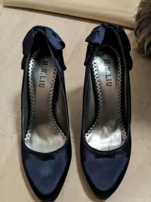 Satin blue pumps like new, size 38