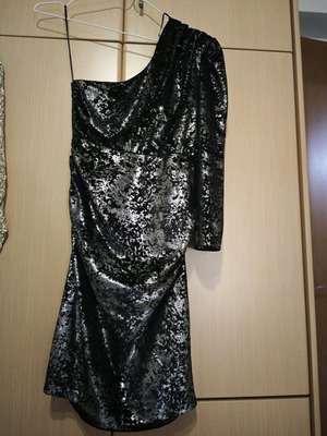 Mini dress Lynne σαν καινούργιο, με έναν ώμο, μεταλιζέ γκρι