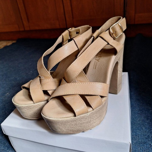 Celebrity platform sandals like new, beige, size 39