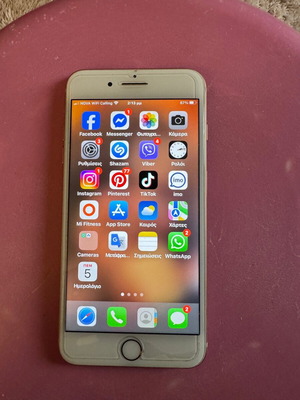 IPhone 8 Plus 64 giga σαν καινούργιο με καινούρια μπαταρία και θήκες
