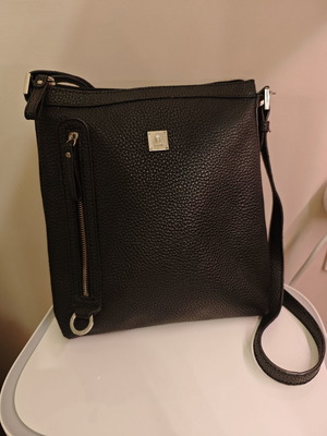 Kem black leather crossbody bag like new