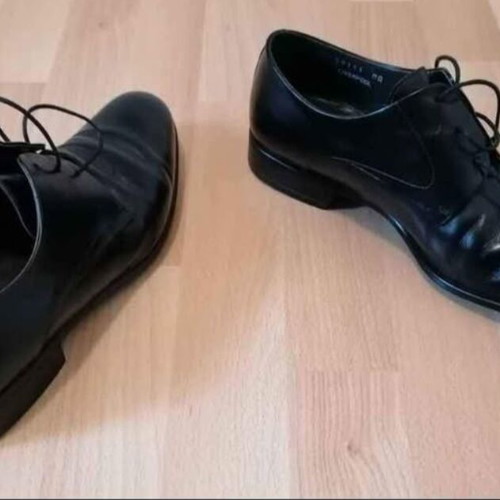 Black leather Moreski shoes like new, size 42