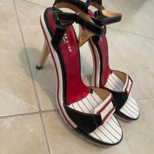 Women's sandal with high heel like new, size 38