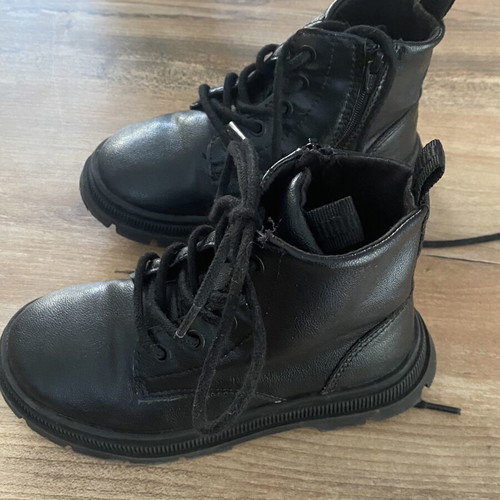 Zara children's boots size 25 used, black