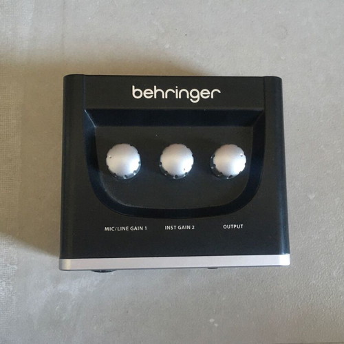 Behringer U-Phoria UM2 audio interface