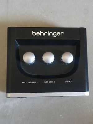 Behringer U-Phoria UM2 audio interface