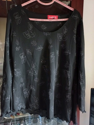 Women's blouse with long sleeves like new, black with silver flowers