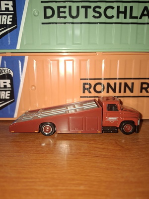 Hot Wheels Premium Carry On Diorama exclusive new