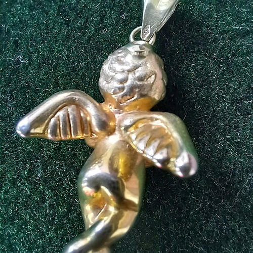 Cherub Angel Charm 18 K pendant like new, gold color