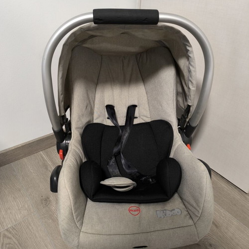 Kiddo Jazz Baby Car Seat like new, detachable bases