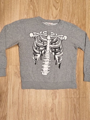 H&M Kids Grey Skeleton Rib Cage Sweatshirt used, size 10-12Y