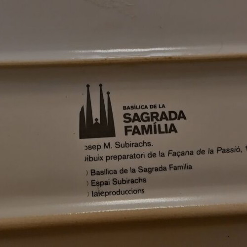 Sagrada Familia decorative plate like new with silkscreen print