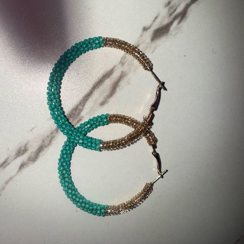 Hoop earrings like new with turquoise details, gold color