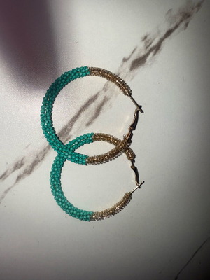 Hoop earrings like new with turquoise details, gold color