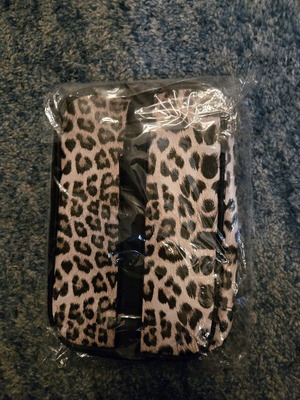 Cosmetic bag new leopard print 22×14 multicolor