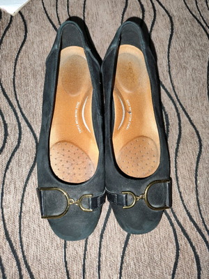 Балерини Geox употребявани номер 39 черни с анатомична стелка