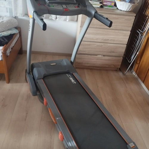 X Fit 107 Treadmill like new with fat burn and cardio programs