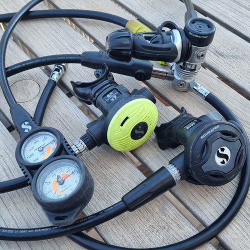 Scubapro MK25 S555 diving regulator used with compact console