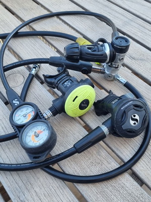 Ρυθμιστής κατάδυσης Scubapro MK25 S555 μεταχειρισμένος με compact κονσόλα