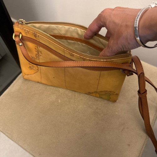 Alviero Martini 1a Classe crossbody bag like new, beige