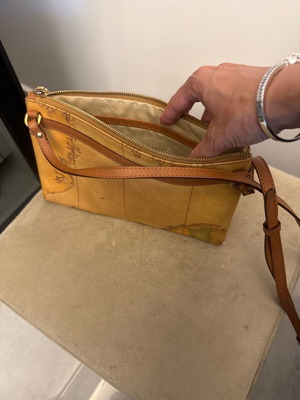Alviero Martini 1a Classe crossbody bag like new, beige