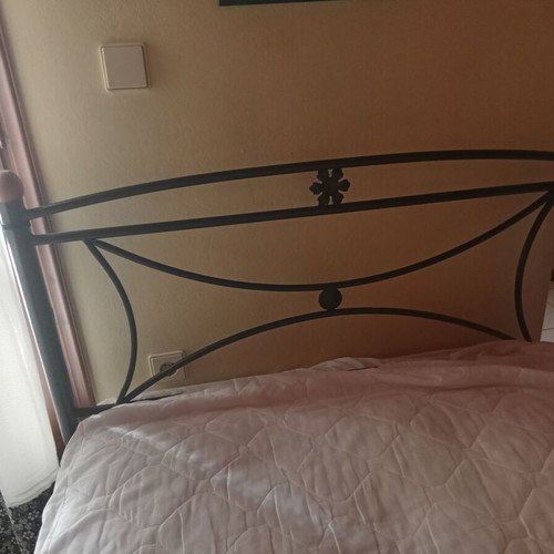 Metal semi-double bed frame without mattress