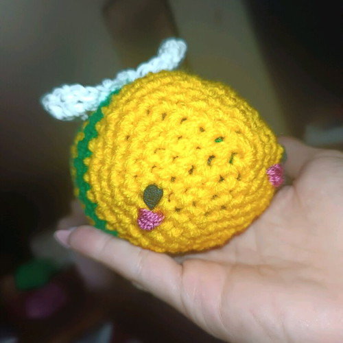 Handmade knitted bee new, with cotton and acrylic yarn