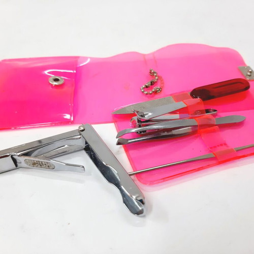 Manicure tool set like new in pink case 11×7 cm