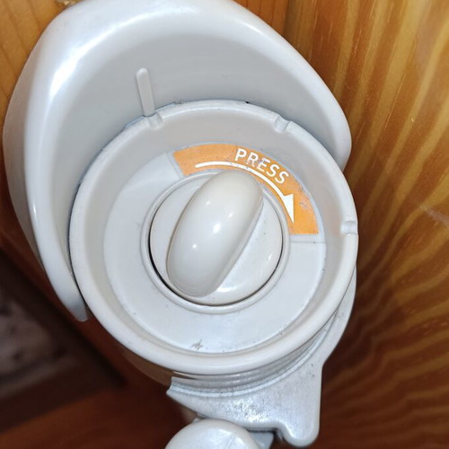 Giordani Retractable Safety Gate for Children and Pets like new