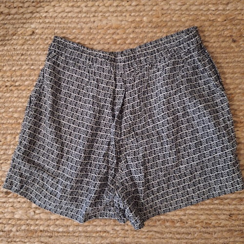 Women's Wide Shorts with Geometric Pattern like new, H&M, black and white, size S