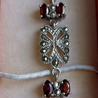 Silver bracelet 925 with garnet and marcasite, like new
