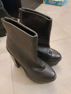 High-heeled ankle boots used, size 38, black