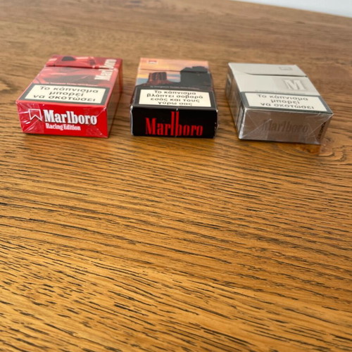 Collectible empty Marlboro packs like new, set of 3