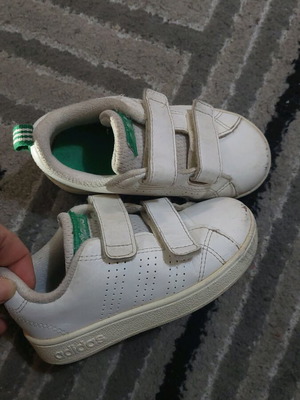 Adidas kids athletic shoe used, size 24, white and green