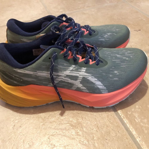 Asics Novablast 3 women's running shoes like new, size 41.5, multicolor