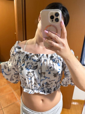 Fullah Sugah crop top like new, size M, white and blue