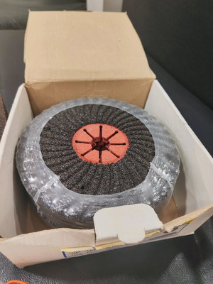 Sanding discs and sanding sponges new