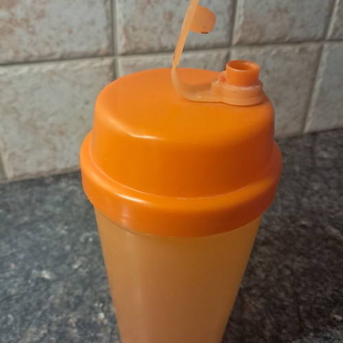 Epox Plastic Shaker 200ml like new, orange with straw hole
