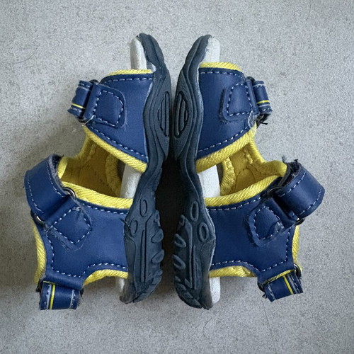 IQ Kids sandals size 19 with lights, like new