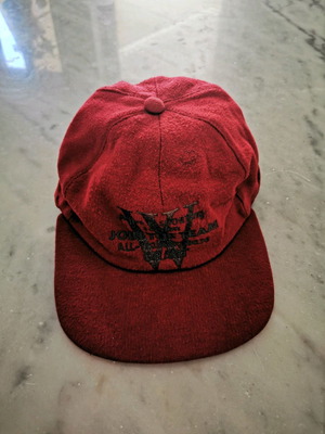 Grant hats in red and blue like new, size M