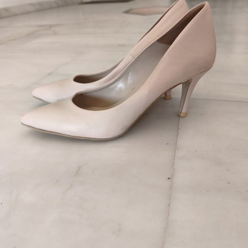 Beige pumps size 40