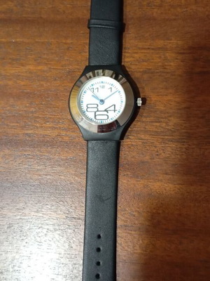 Wristwatch new, unisex, in metal box
