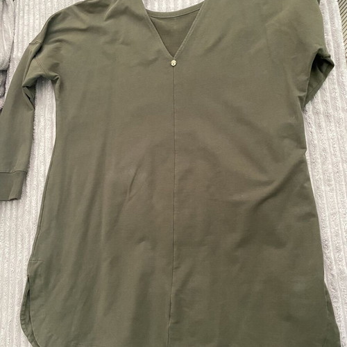 Long blouse like new, size M, green