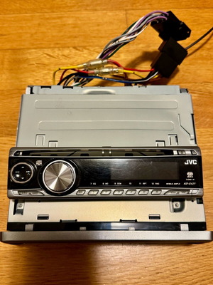 JVC KD-G421 автомобилно CD радио като ново