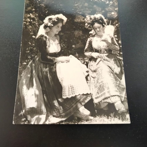 Black and white postcard "KERKYRAIES"