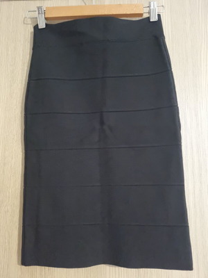 BCBG MAXAZRIA Alexa pencil skirt like new, size S, black