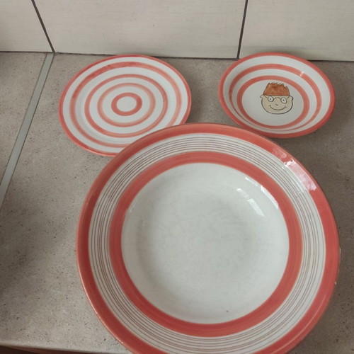 Dish set used, 3 ceramic plates diameter 35, 26, 22 cm